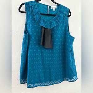 Stacy London Jacquard Chiffon sleeveless blue Top with a black Satin Bow size L